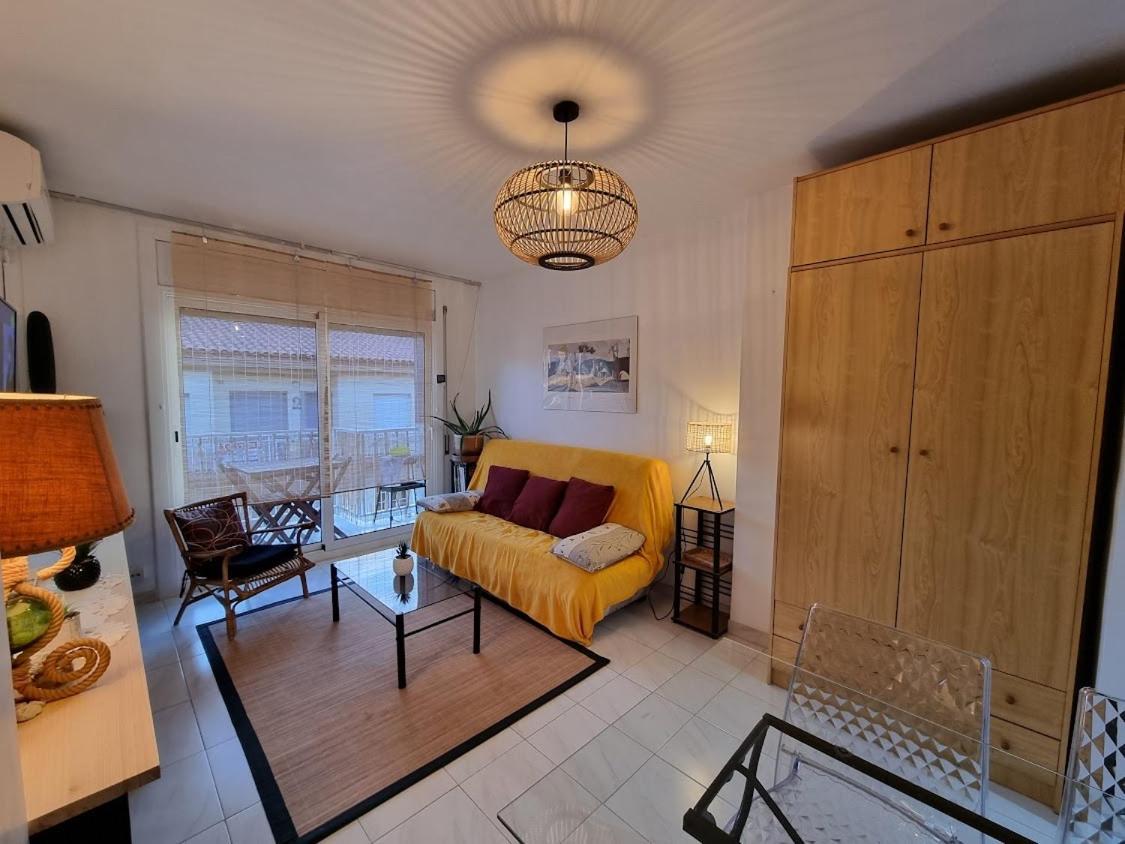 Lovely One Bedroom With Balcony Росас Экстерьер фото