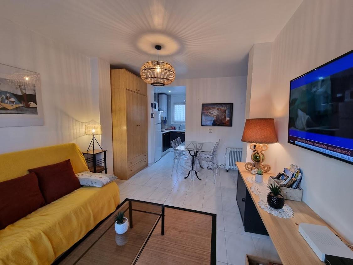 Lovely One Bedroom With Balcony Росас Экстерьер фото